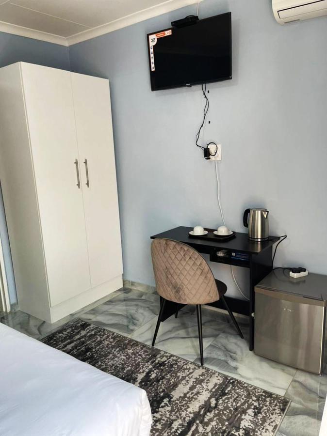 La-Nuel Guest Lodge Boksburg Buitenkant foto