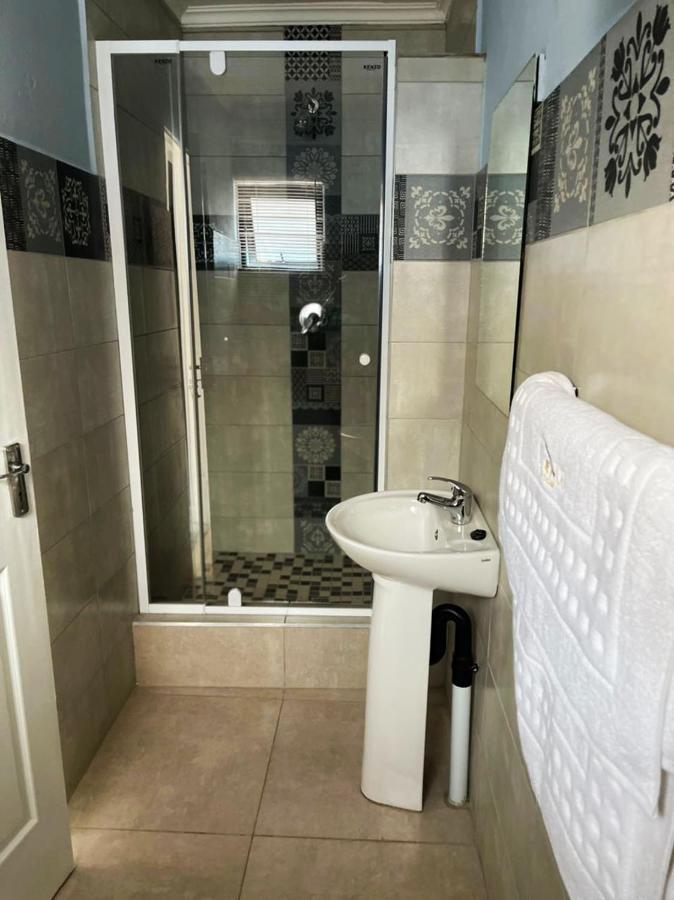 La-Nuel Guest Lodge Boksburg Buitenkant foto