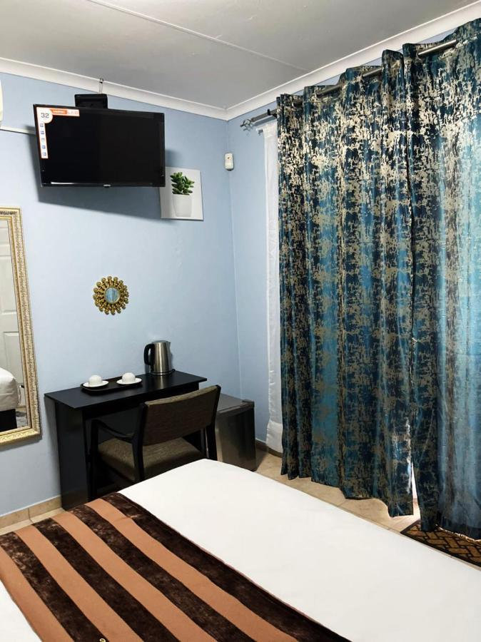 La-Nuel Guest Lodge Boksburg Buitenkant foto