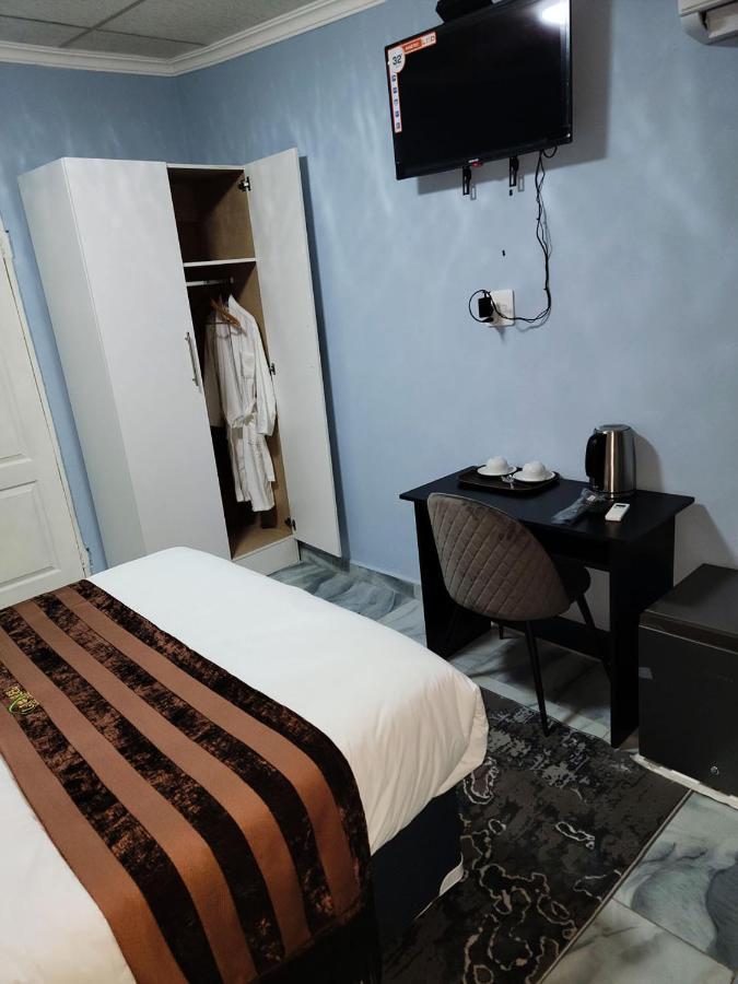La-Nuel Guest Lodge Boksburg Buitenkant foto