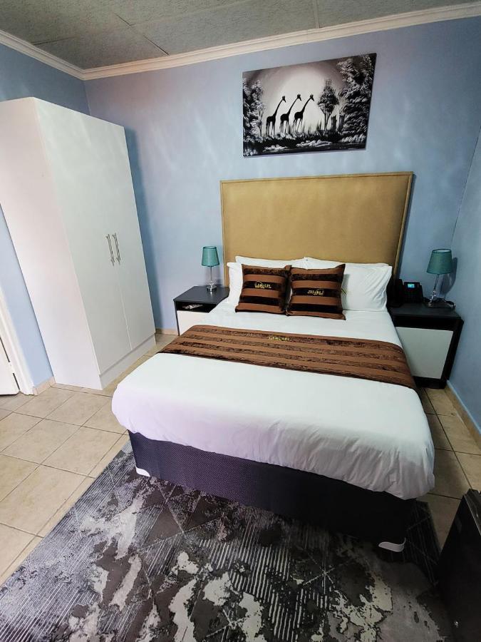 La-Nuel Guest Lodge Boksburg Buitenkant foto