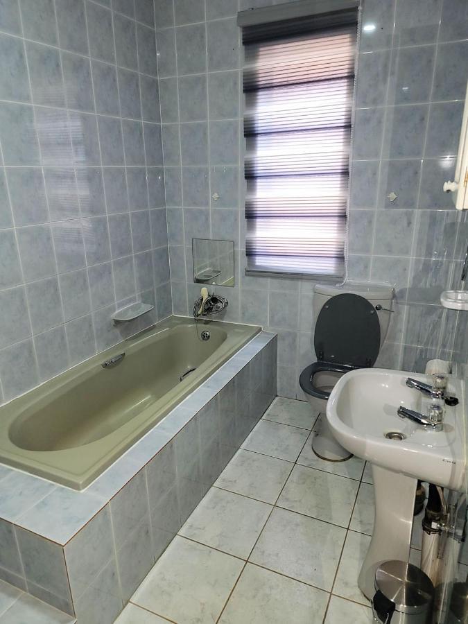 La-Nuel Guest Lodge Boksburg Buitenkant foto