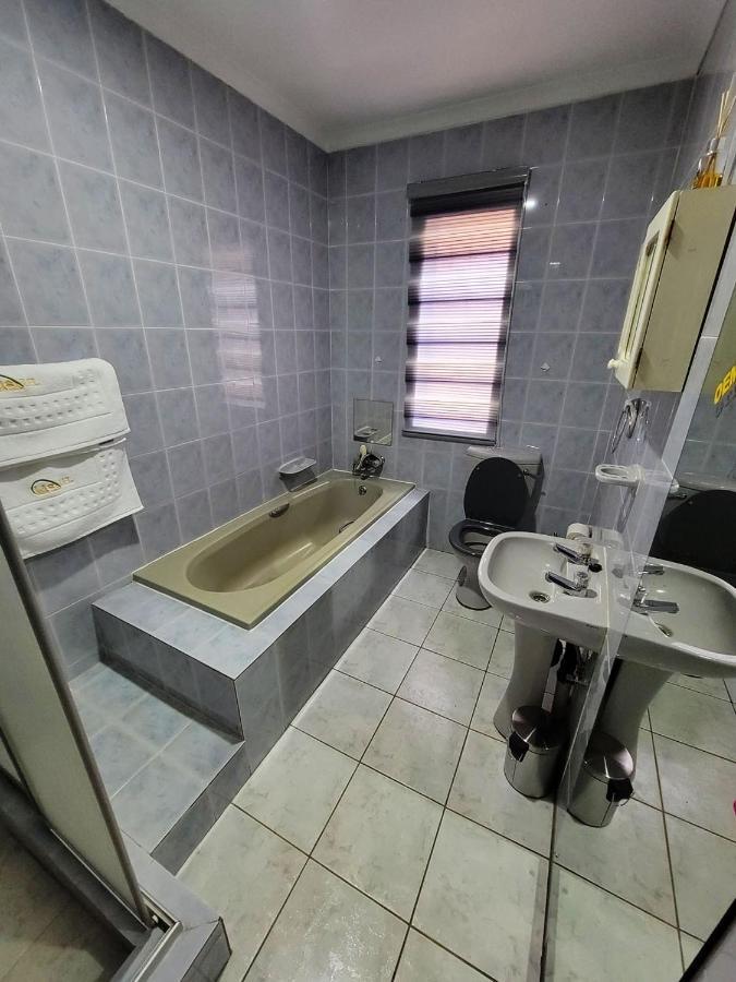 La-Nuel Guest Lodge Boksburg Buitenkant foto