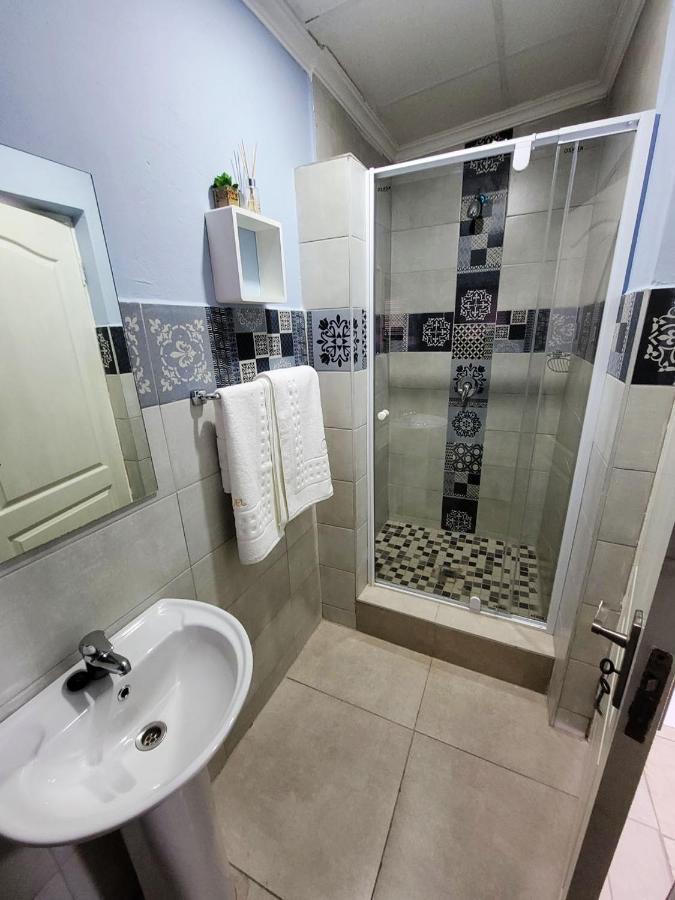 La-Nuel Guest Lodge Boksburg Buitenkant foto