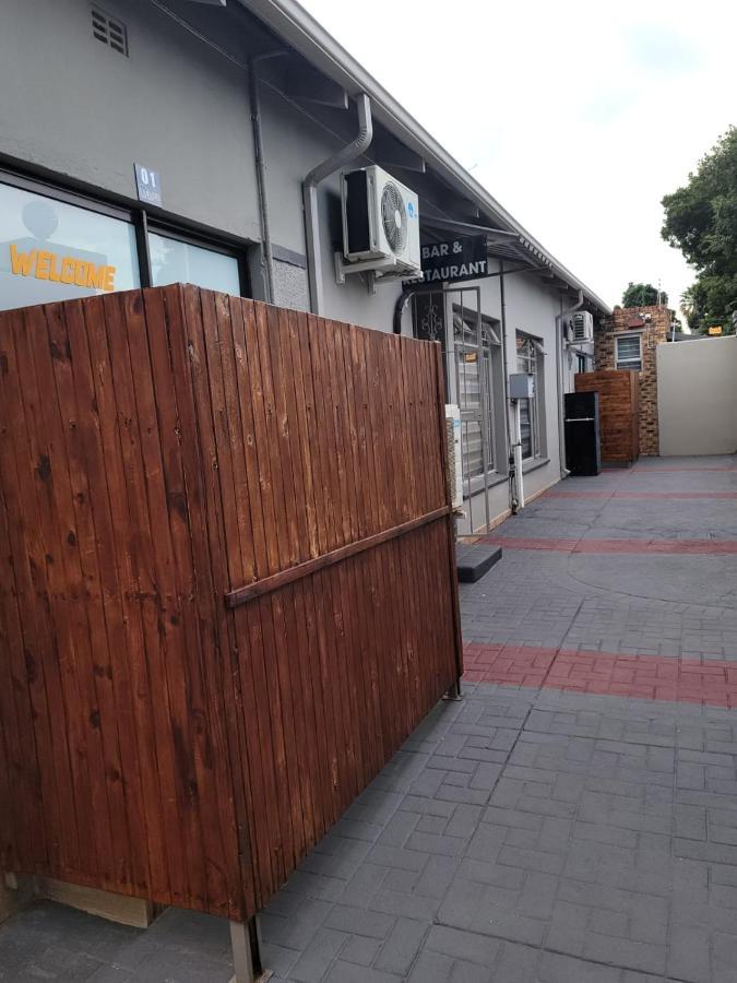 La-Nuel Guest Lodge Boksburg Buitenkant foto