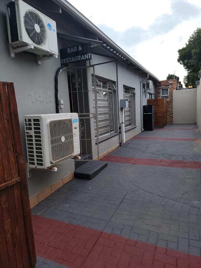 La-Nuel Guest Lodge Boksburg Buitenkant foto